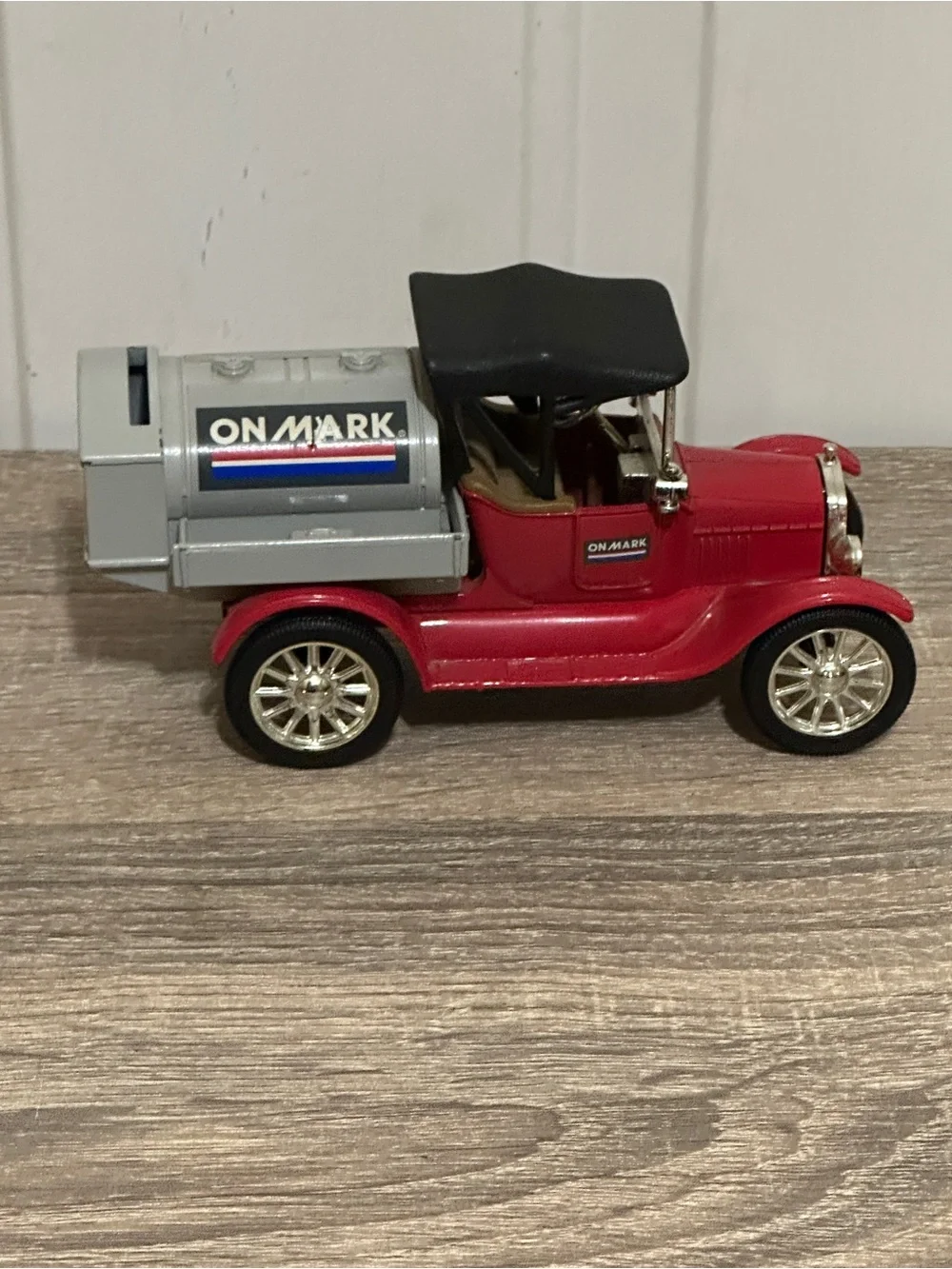 Ertl 1918 Ford Model T Runabout Coin Bank 1:25 scale “On Mark”